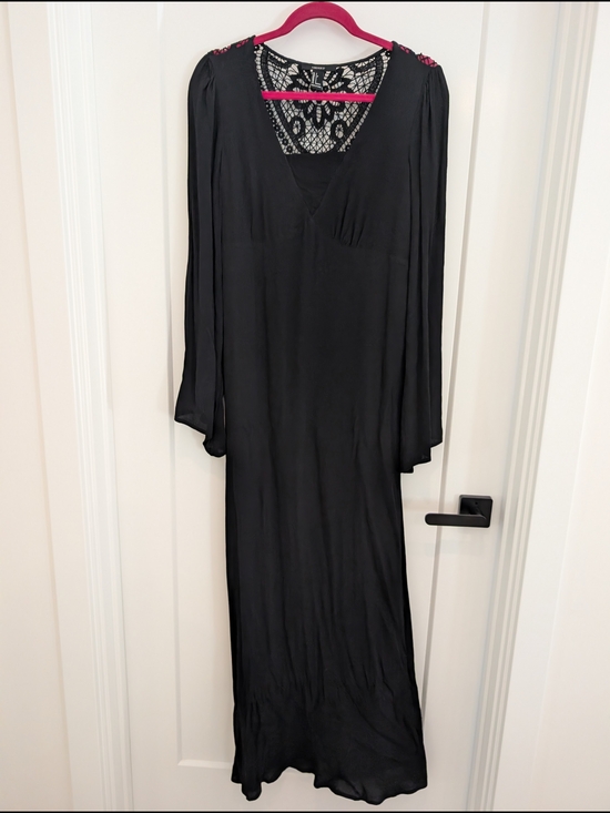 Forever 21 Dresses & Skirts - Forever21 Long Sleeve Maxi Dress with Lace Back, Size S